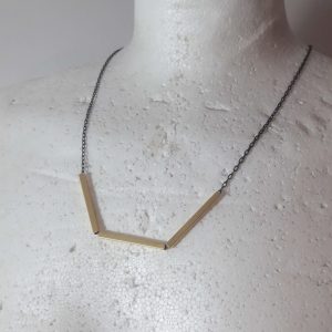 שרשרת קצרה עם צינורות מרובעים מצופים זהב 24K  - משלוח חינם בארץ!